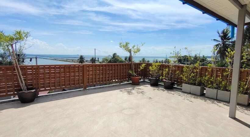 Отель Le Grand Bleu