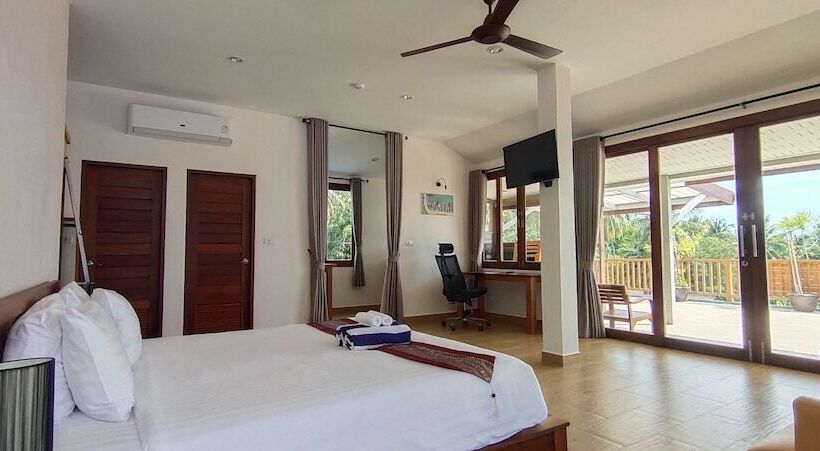 Отель Le Grand Bleu