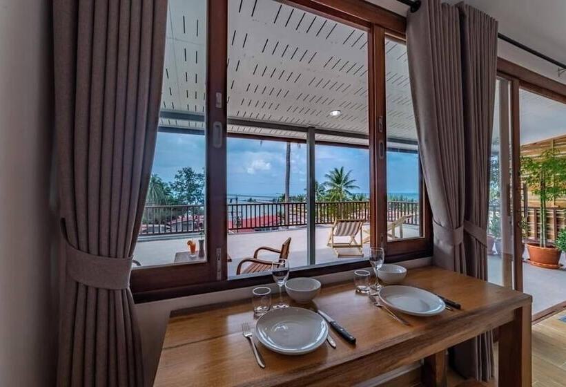 Отель Le Grand Bleu