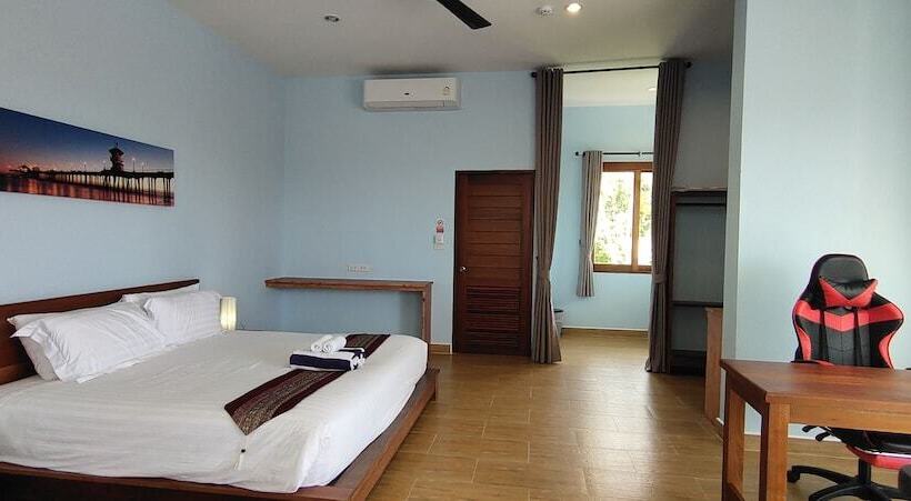 Отель Le Grand Bleu