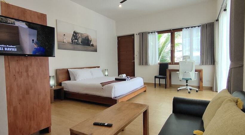 Отель Le Grand Bleu