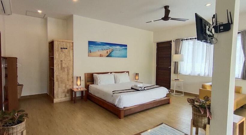 Отель Le Grand Bleu