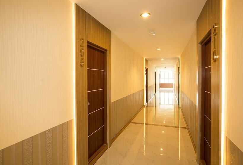 Hotel Triple Trees Village