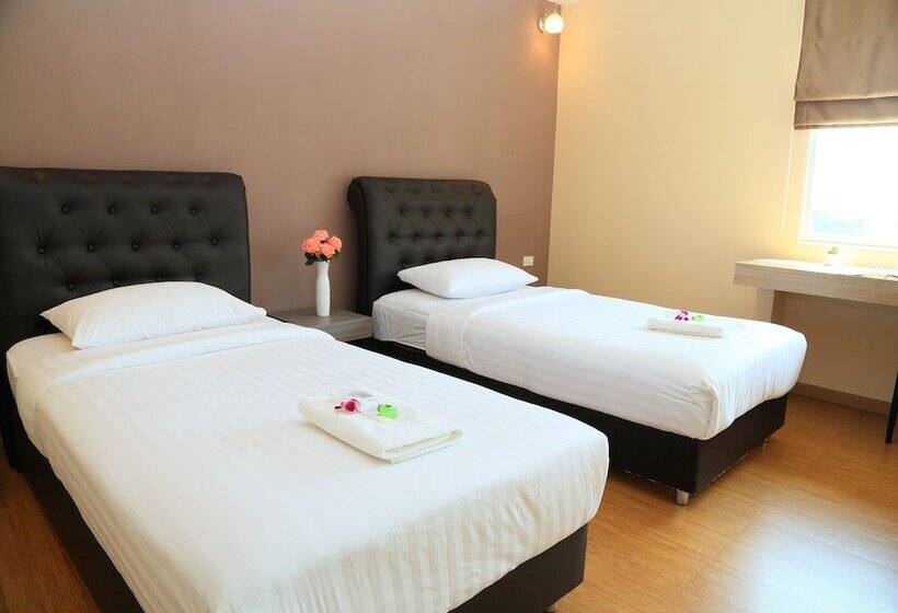 Hotel Triple Trees Village