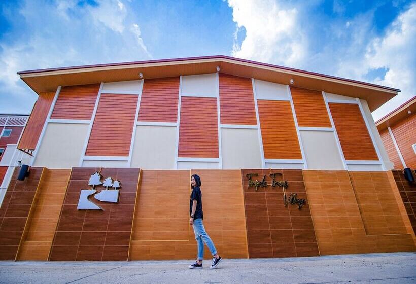 Hotel Triple Trees Village