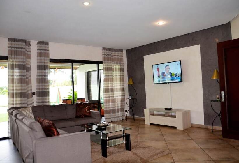 پانسیون Azur Residence