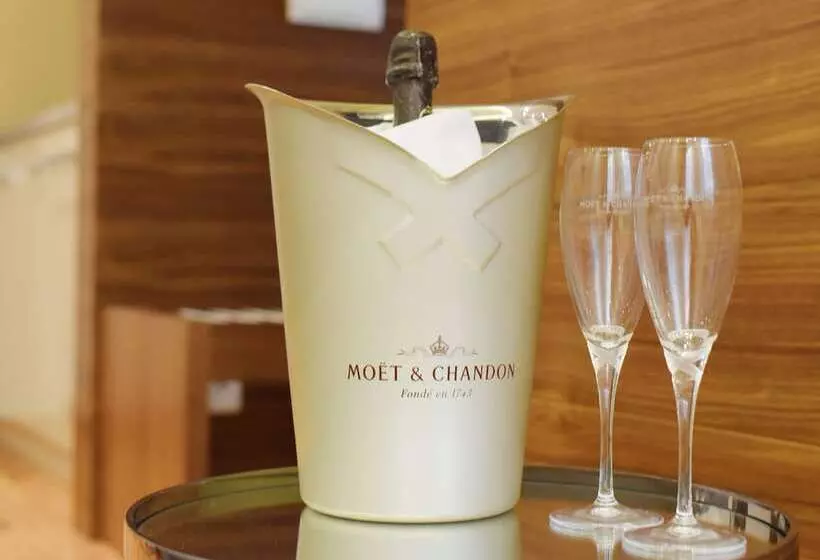 پانسیون Nv Luxury Suites & Spa