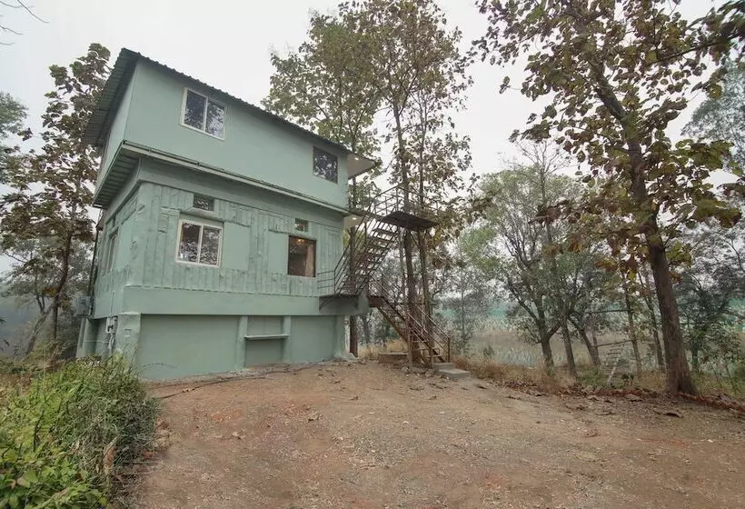 リゾートホテル Rukhad Jungle Camp   Pench