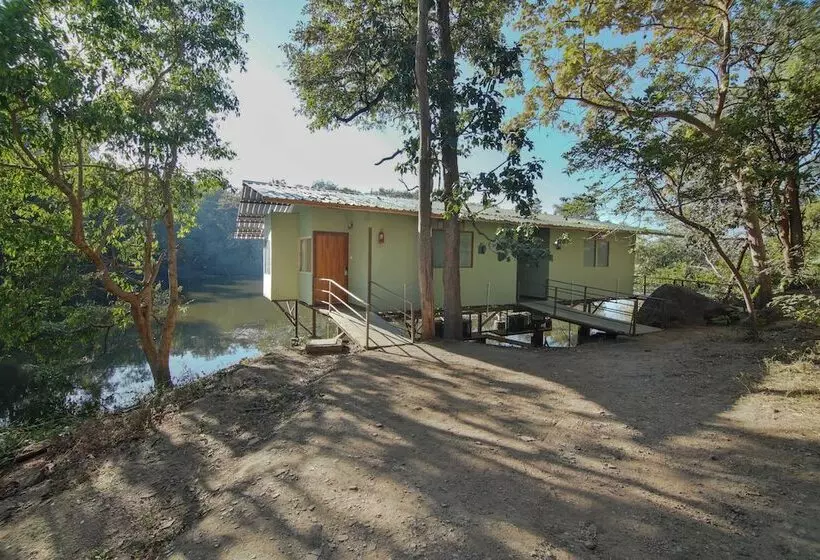 リゾートホテル Rukhad Jungle Camp   Pench