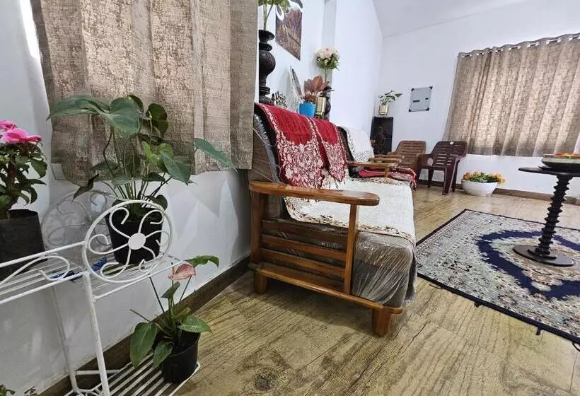 ペンション The Happy Home Stay At Ooty
