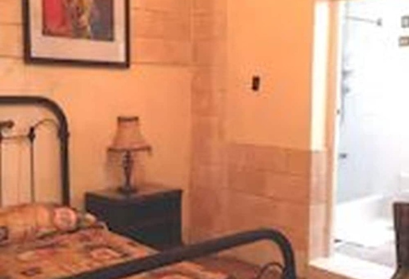 پانسیون Dona Amalia