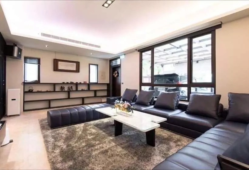 تختخواب و صبحانه Rainbow Homestay