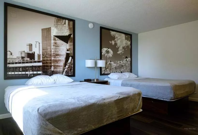 ホテル 8 Fergus Falls