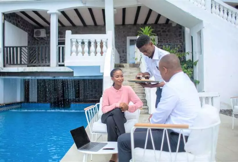 هتل Al Camar Lodge