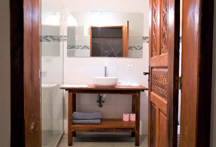 Отель Al Camar Lodge