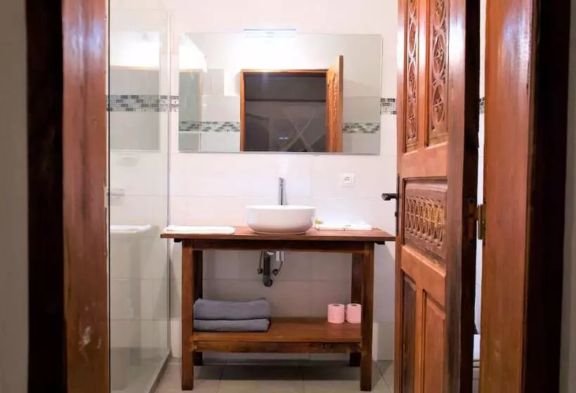 هتل Al Camar Lodge