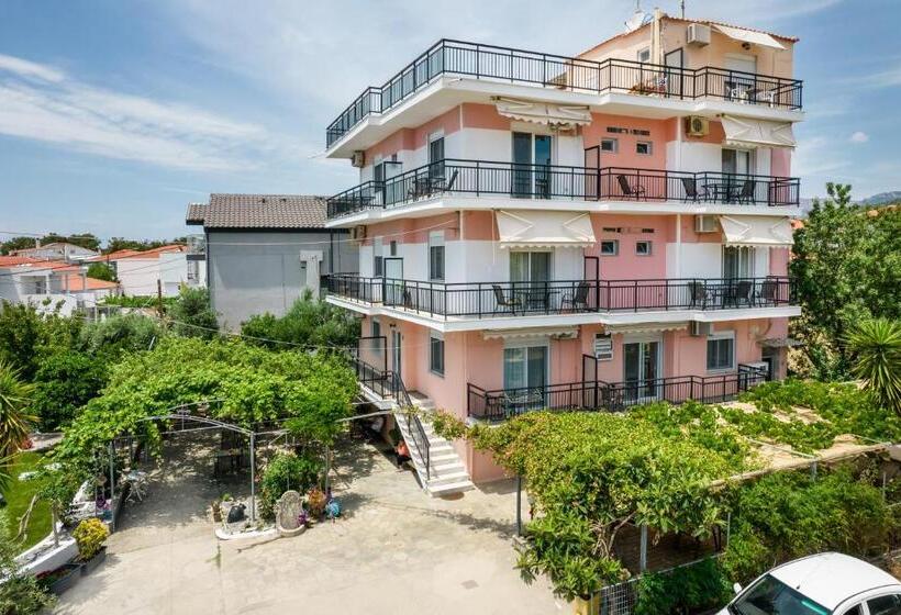 ホテル Ianos Apartments