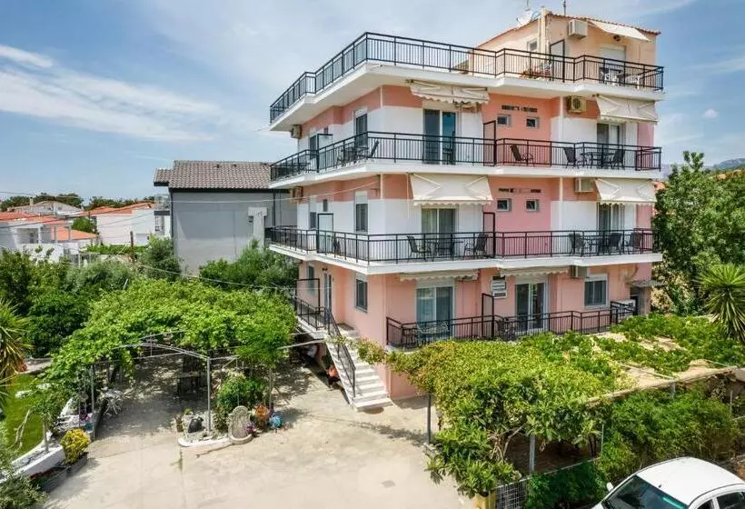 Hotelli Ianos Apartments