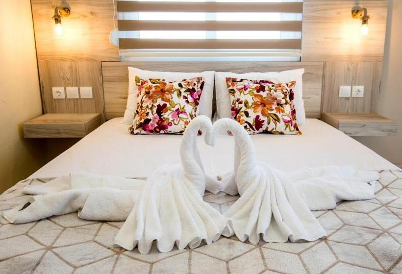 ホテル Ianos Apartments