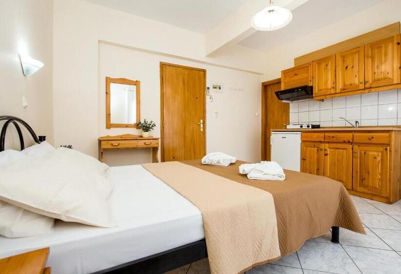 ホテル Ianos Apartments