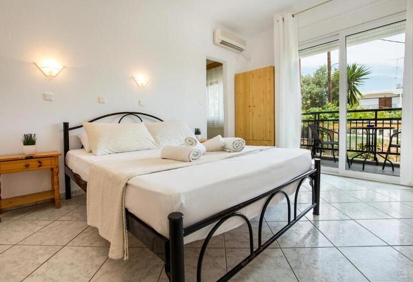 ホテル Ianos Apartments