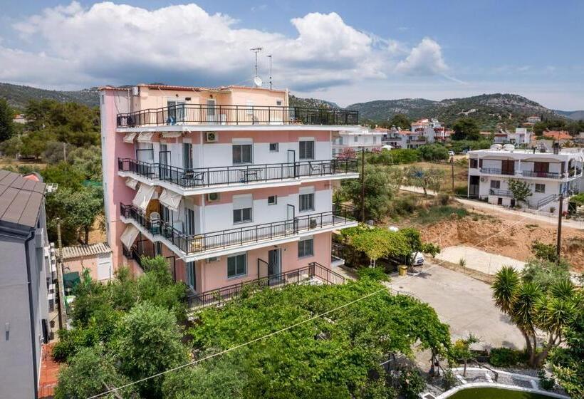 ホテル Ianos Apartments