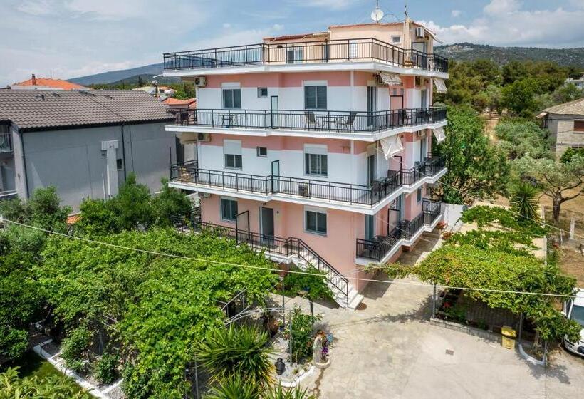 ホテル Ianos Apartments