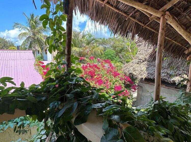 فندق Josh's Paradise