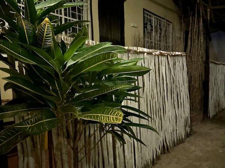 فندق Josh's Paradise