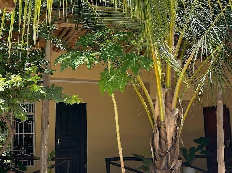 فندق Josh's Paradise