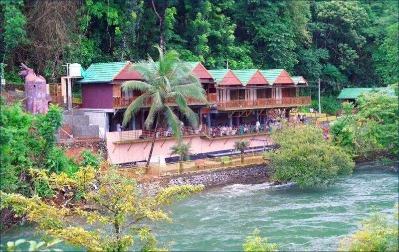 Hotelli Mazhavilkadu Forest Resort & Restaurant