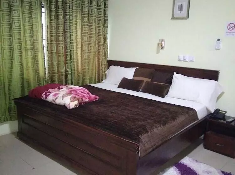 Majatalo Krobia Executive Lodge