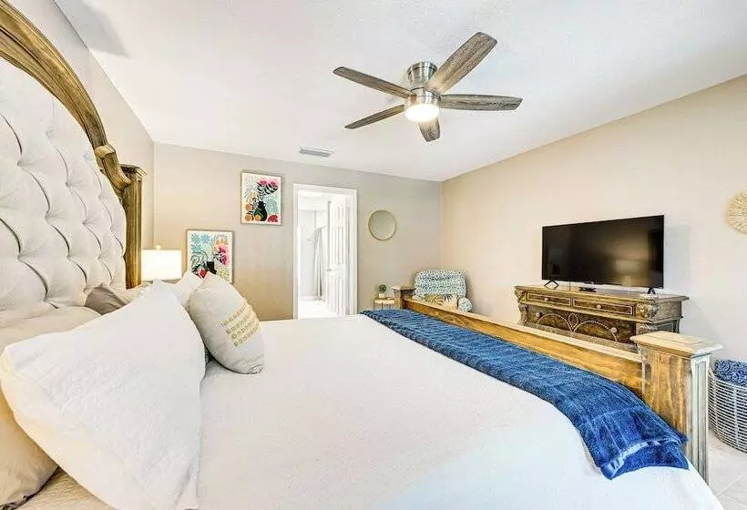 Saltwater Pool & Game Room: Gulf Coast Retreat