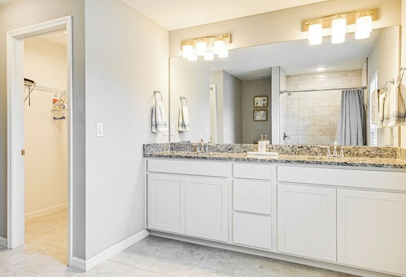 Saltwater Pool & Game Room: Gulf Coast Retreat