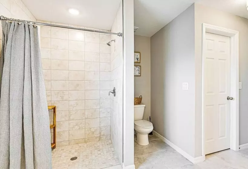 Saltwater Pool & Game Room: Gulf Coast Retreat