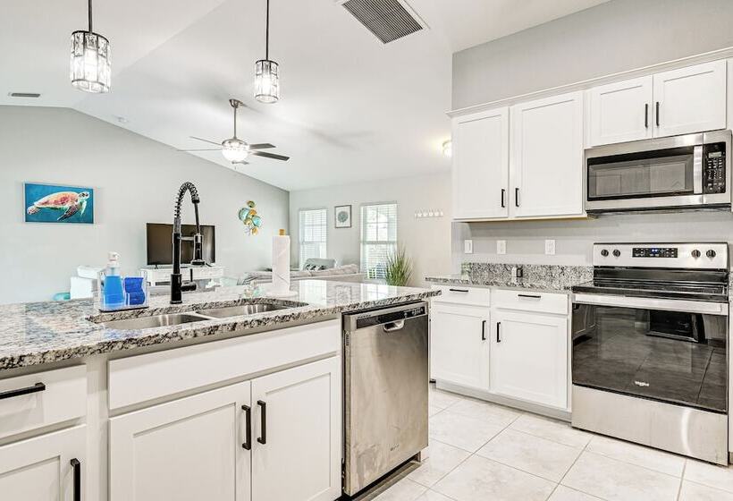 Saltwater Pool & Game Room: Gulf Coast Retreat