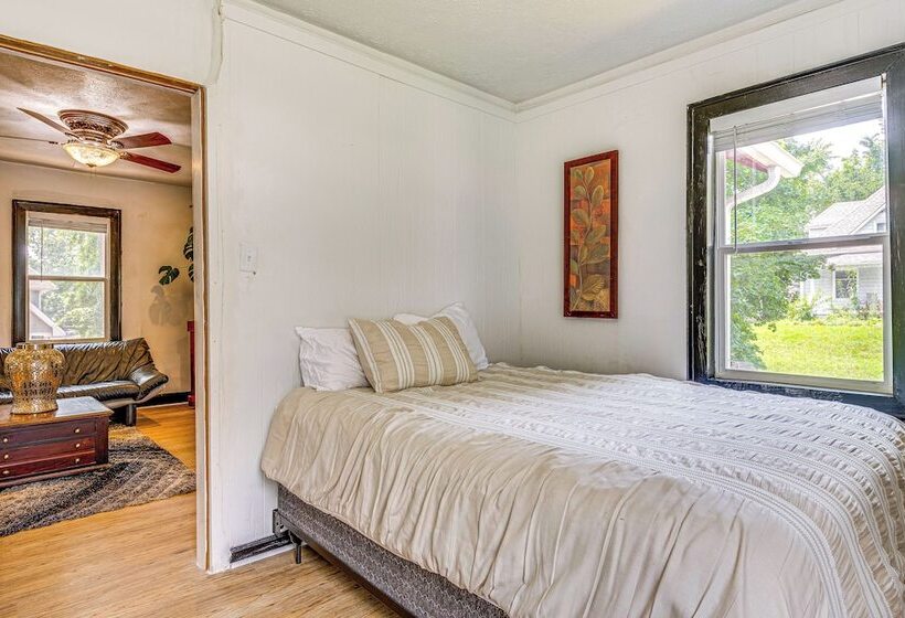 Cozy Home W/ Yard < 3 Mi To Downtown Indianapolis!