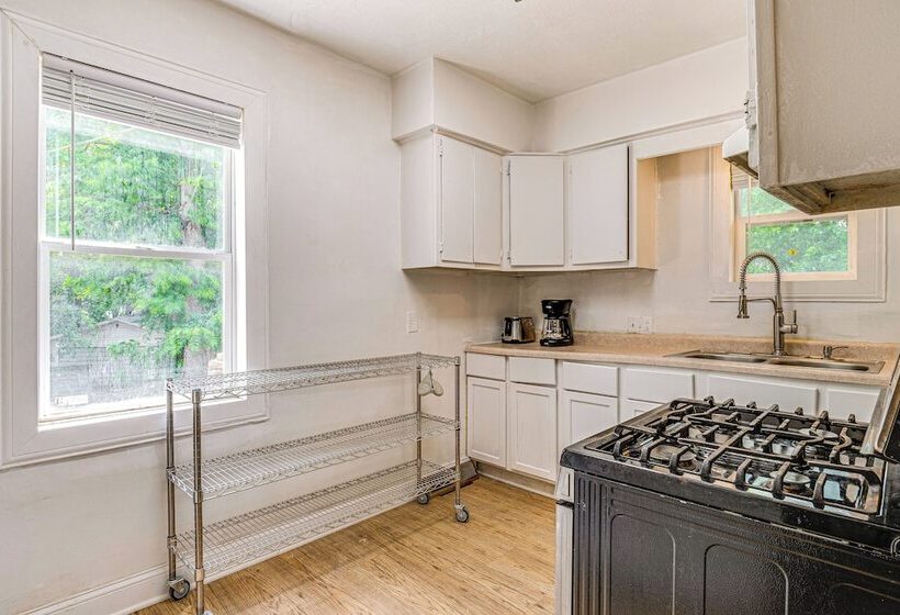 Cozy Home W/ Yard < 3 Mi To Downtown Indianapolis!