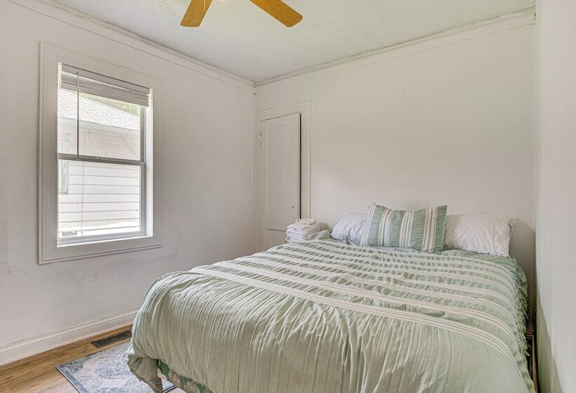 Cozy Home W/ Yard < 3 Mi To Downtown Indianapolis!