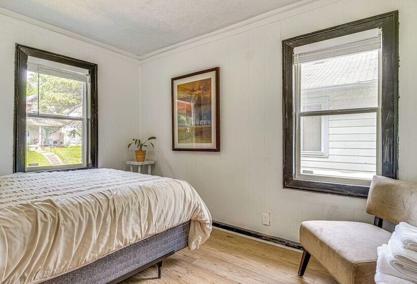 Cozy Home W/ Yard < 3 Mi To Downtown Indianapolis!