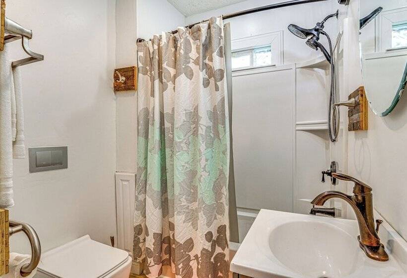 Cozy Home W/ Yard < 3 Mi To Downtown Indianapolis!