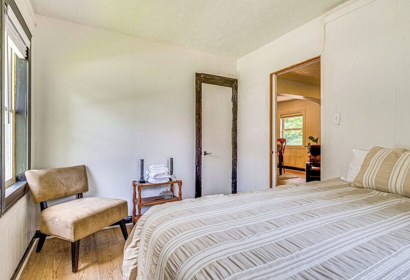 Cozy Home W/ Yard < 3 Mi To Downtown Indianapolis!