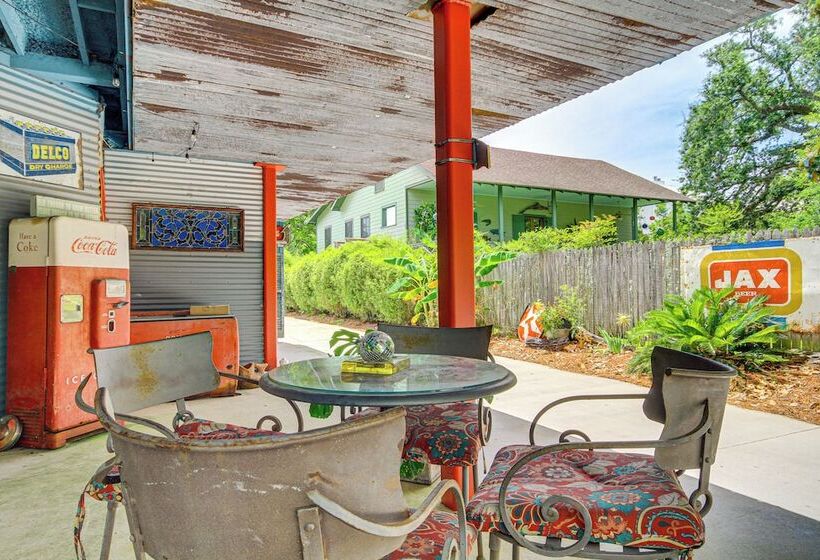Eclectic Mandeville Home: Walk To Lakefront Park
