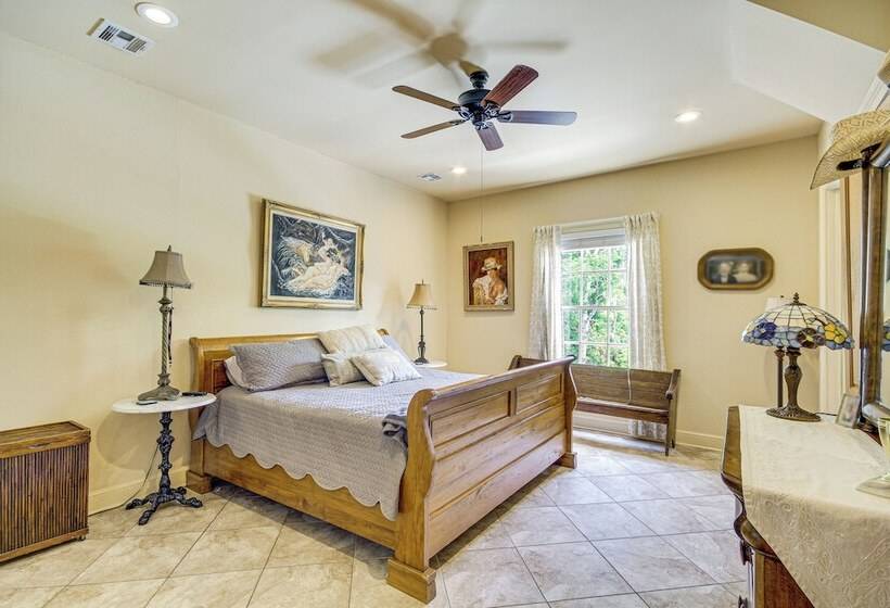 Eclectic Mandeville Home: Walk To Lakefront Park