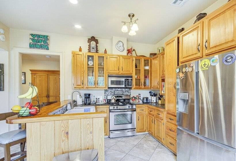 Eclectic Mandeville Home: Walk To Lakefront Park