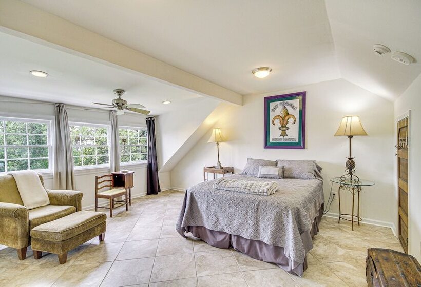 Eclectic Mandeville Home: Walk To Lakefront Park