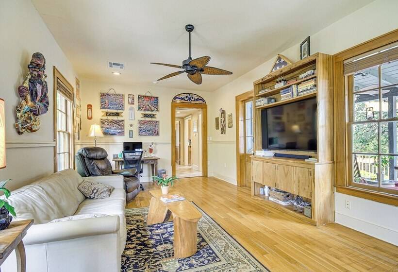 Eclectic Mandeville Home: Walk To Lakefront Park