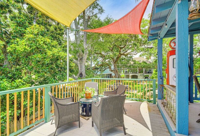 Eclectic Mandeville Home: Walk To Lakefront Park