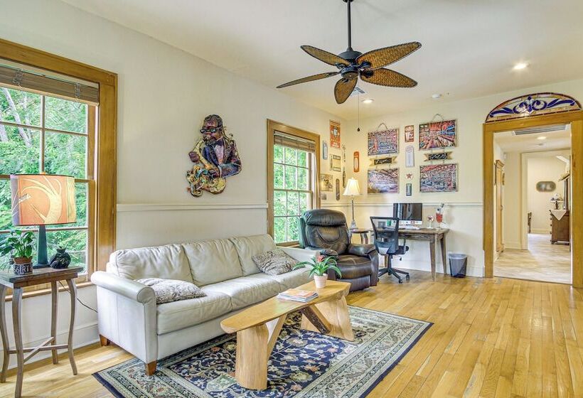 Eclectic Mandeville Home: Walk To Lakefront Park