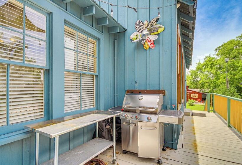 Eclectic Mandeville Home: Walk To Lakefront Park